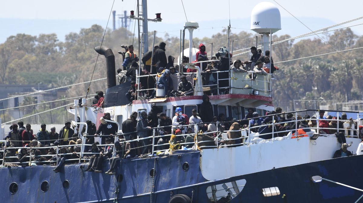 EU jako náměsíčník kráčí do nové migrační krize, rozčiluje se europoslanec